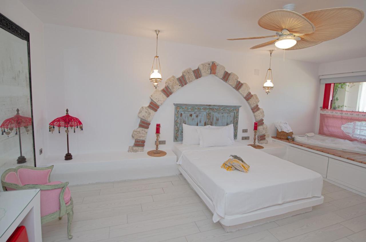 Villa Taraca Alacati Romantik Otel (Adults Only) エクステリア 写真
